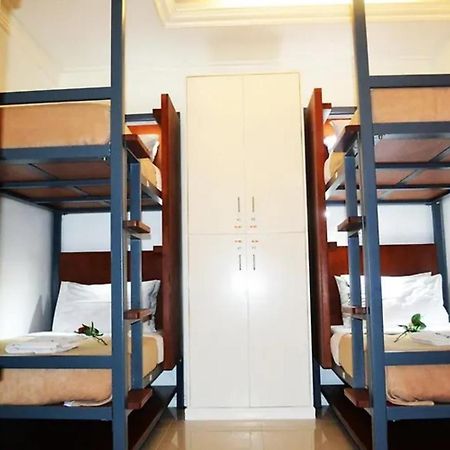 Townhouse Oak Vip Suites, Near Pnr Pasay Evangelista, Makati Manila Makati City Екстериор снимка