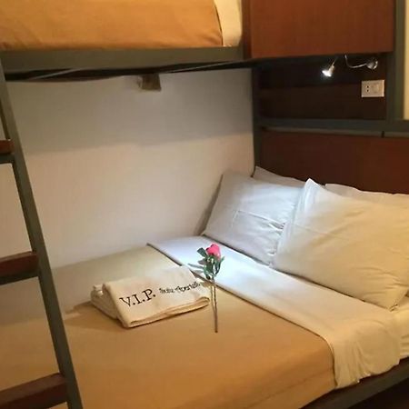 Townhouse Oak Vip Suites, Near Pnr Pasay Evangelista, Makati Manila Makati City Екстериор снимка