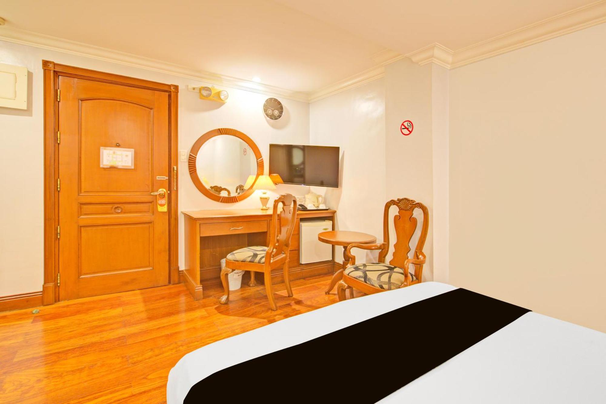 Townhouse Oak Vip Suites, Near Pnr Pasay Evangelista, Makati Manila Makati City Екстериор снимка