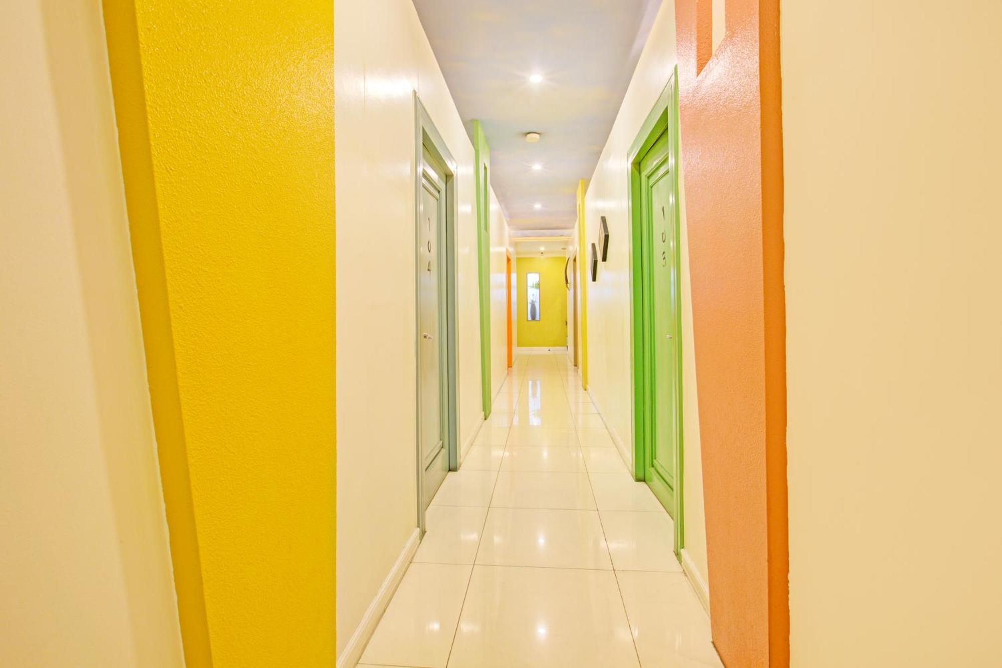 Townhouse Oak Vip Suites, Near Pnr Pasay Evangelista, Makati Manila Makati City Екстериор снимка