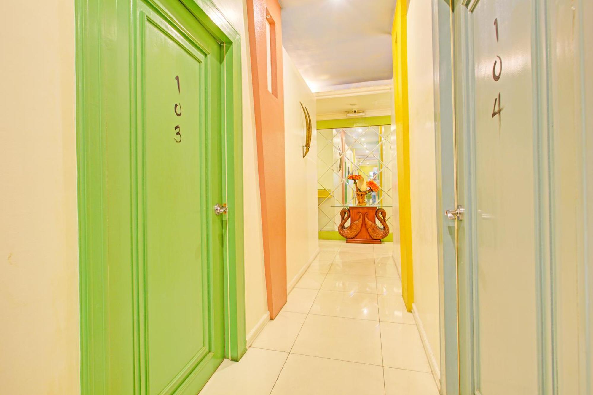 Townhouse Oak Vip Suites, Near Pnr Pasay Evangelista, Makati Manila Makati City Екстериор снимка