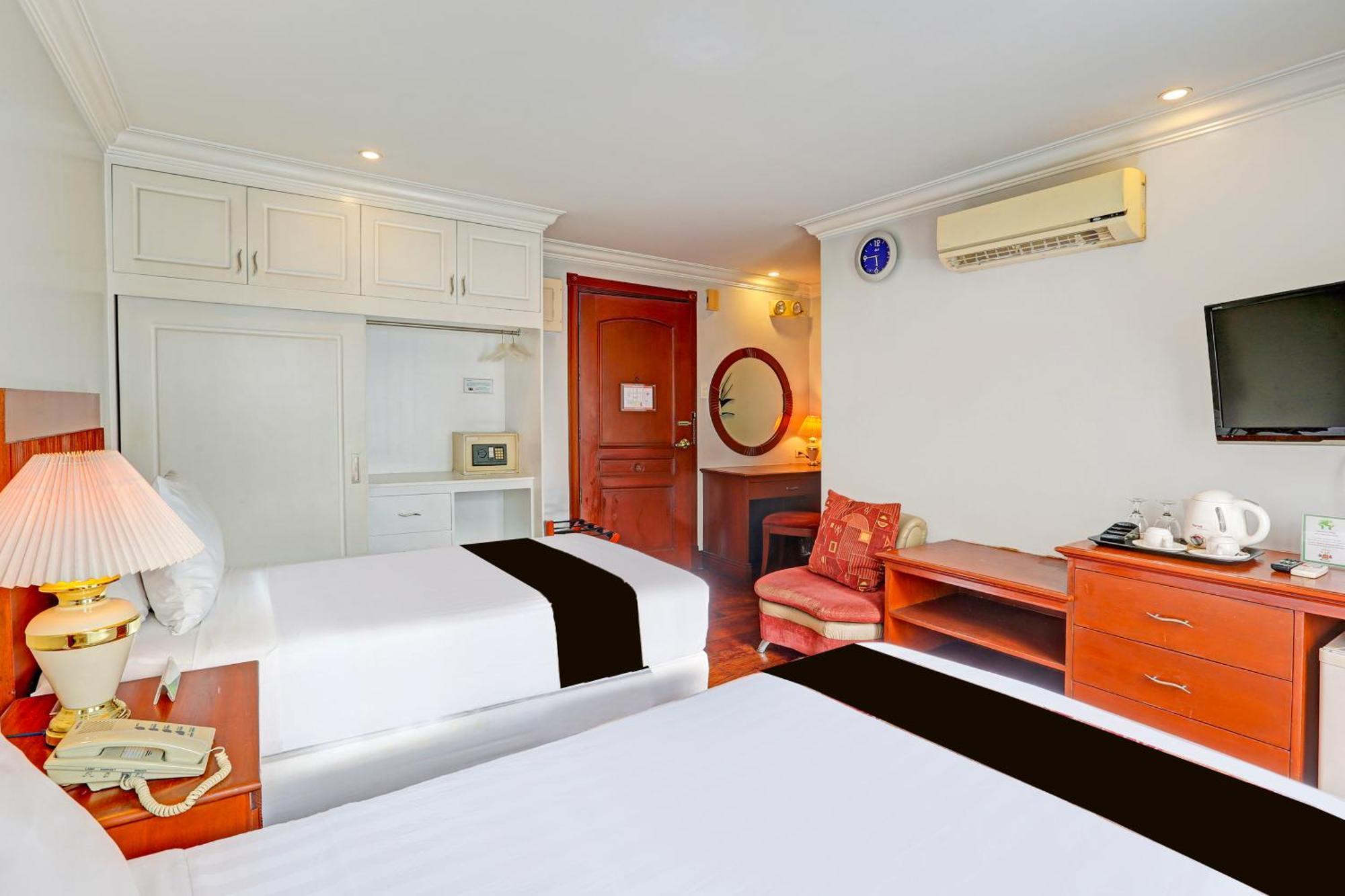 Townhouse Oak Vip Suites, Near Pnr Pasay Evangelista, Makati Manila Makati City Екстериор снимка